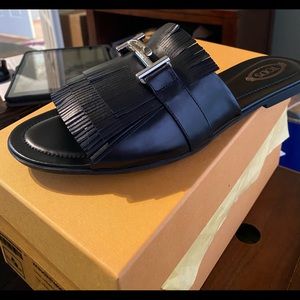 Tod’s Fringe sandals